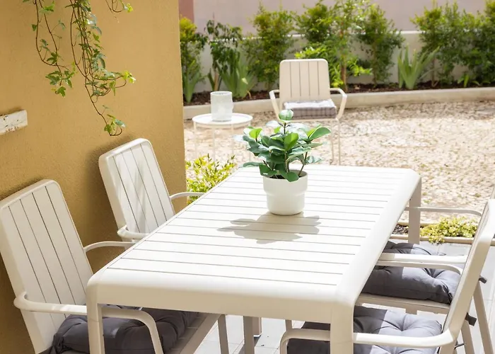 Serene 2bdr W/ Patio By Lovelystay Lägenhet