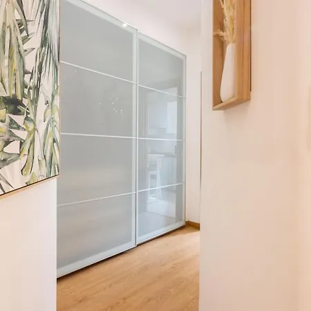 Serene 2bdr With Patio *