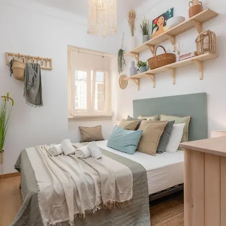 Serene 2bdr W/ Patio By Lovelystay * リスボン