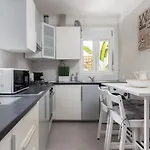 Apartman Serene 2bdr W/ Patio By Lovelystay